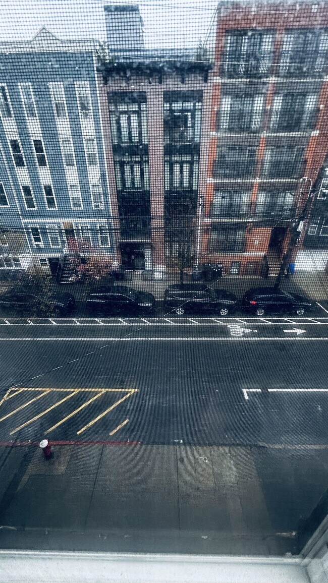 Building Photo - 63 Madison St