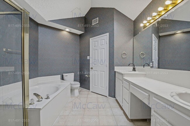 Building Photo - 2119 Amherst Dr