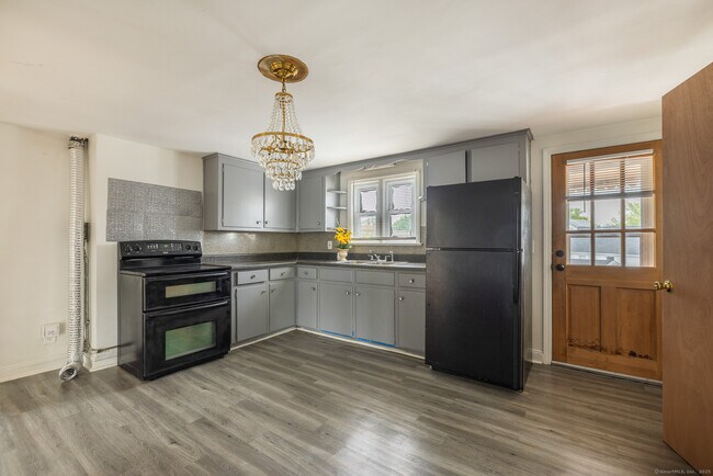 Building Photo - 436 Sedgewick Ave