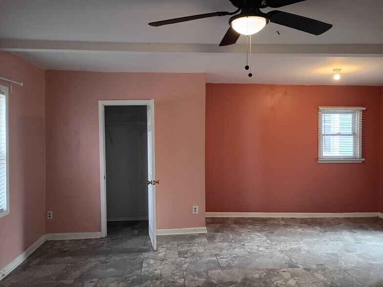 Building Photo - 1081 Arlington Ave SW