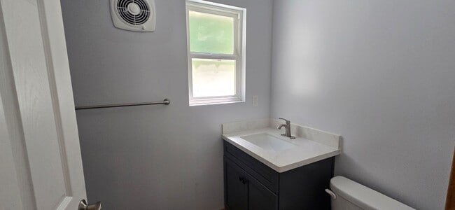 Building Photo - 10660 Valencia Rd