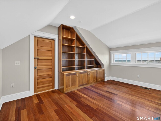 Building Photo - 4 Point Rd