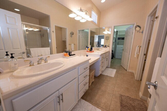 Building Photo - 45439 Shaugnessy Dr