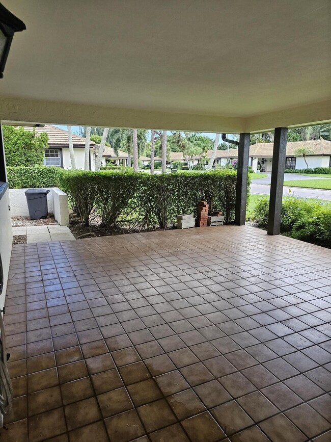 Building Photo - 435 Pine Villa Dr