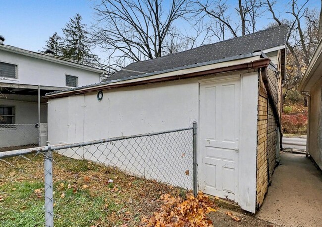 Building Photo - Bright 2 Bedroom, 1 Bath Home in Windsor, Pa!