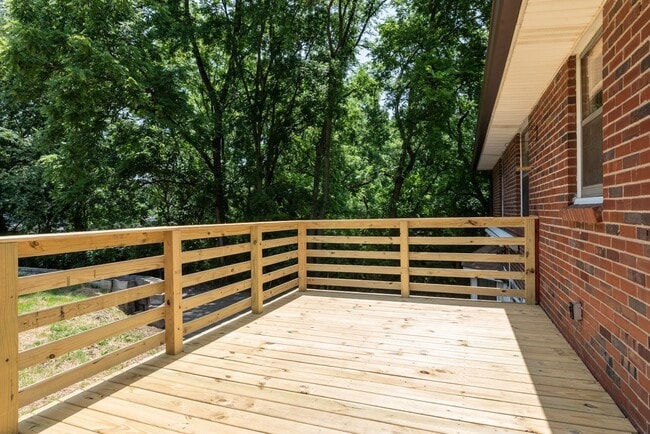 Building Photo - 1221 Harwood Dr