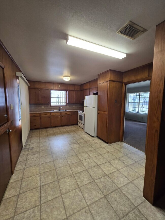 Primary Photo - 2505 Pecos St