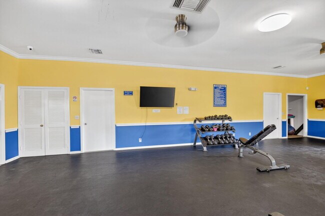 Building Photo - 9810 Pineapple Tree Dr