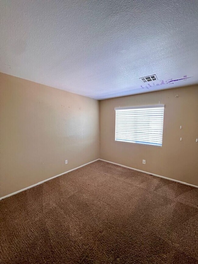 Building Photo - Cul-de-Sac Gated Community / Gated Communi...