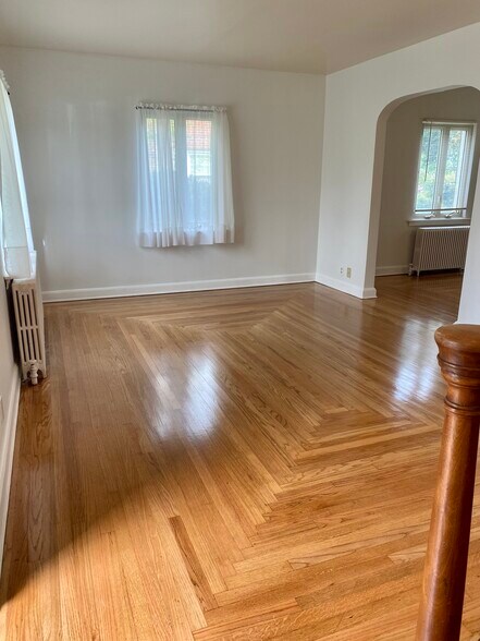 Family room - 1632 Greenleaf St