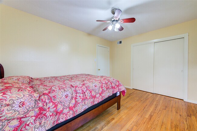 Building Photo - 4046 Woodfin St