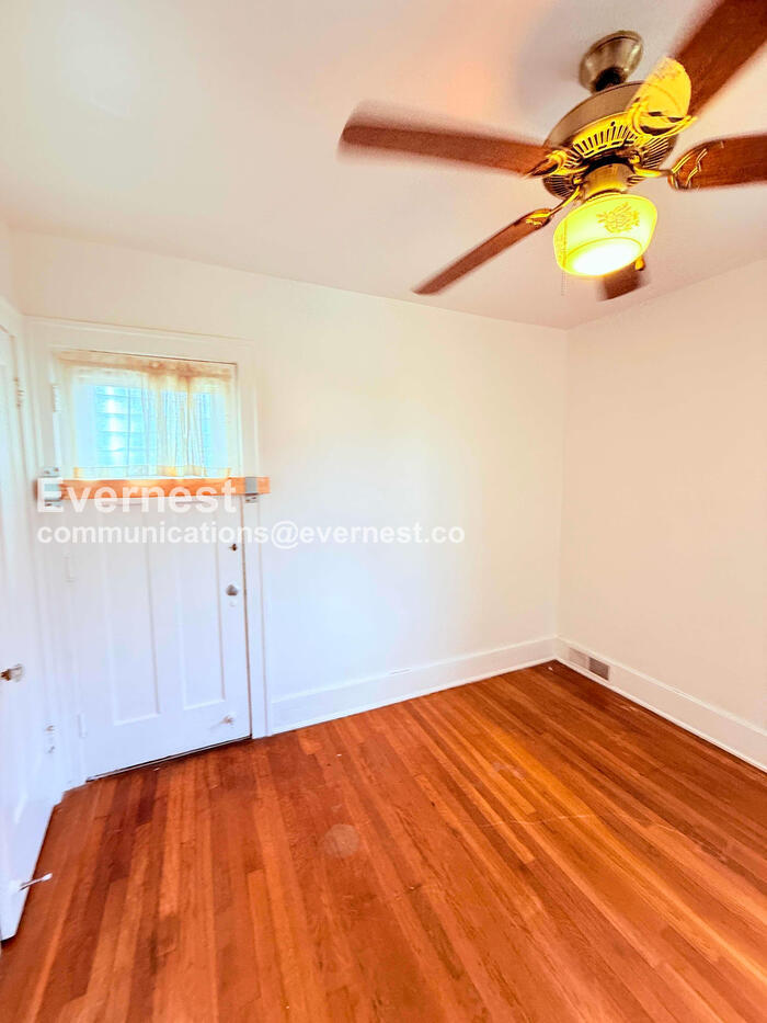 Building Photo - 3209 W Grand St