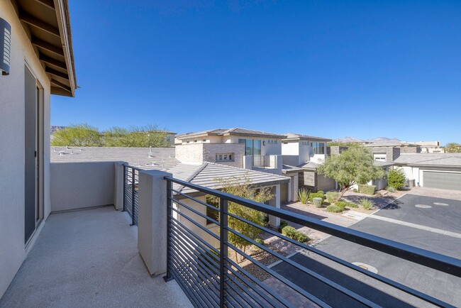 Building Photo - Exclusive Guard Gated - 55 + Community in ...