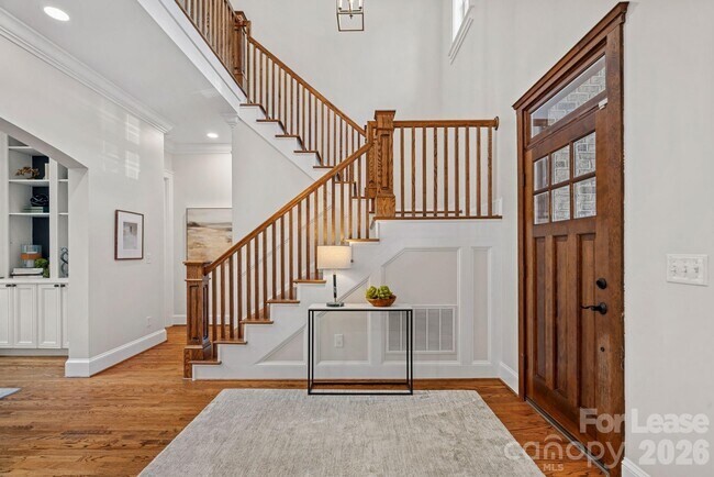 Building Photo - 3813 Lakeside Dr