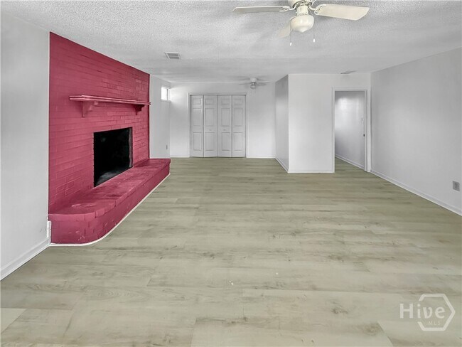 Building Photo - 1518 Heron St