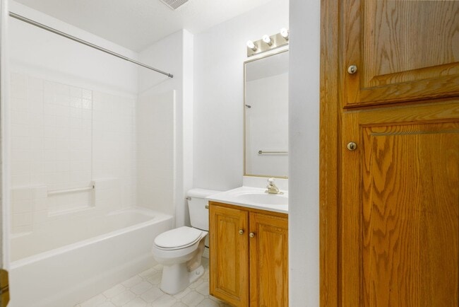 Building Photo - Spacious 3-Bedroom, 2.5-Bath Parkside Townhome