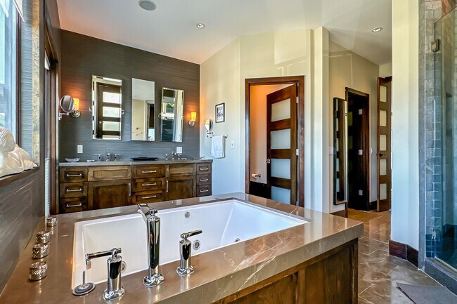 Building Photo - 11470 Dona Evita Dr