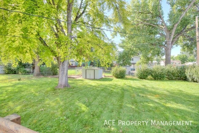 Building Photo - 2717 Lawndale Dr