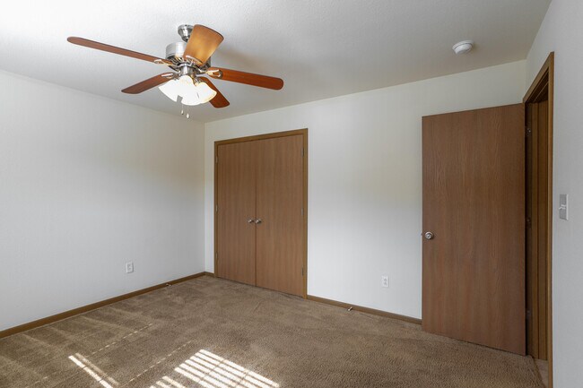 Building Photo - 601 Glenstone Dr