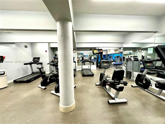 Building Photo - 1904 S Ocean Dr