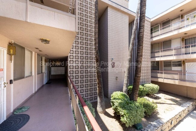 Building Photo - 6979 Palm Ct