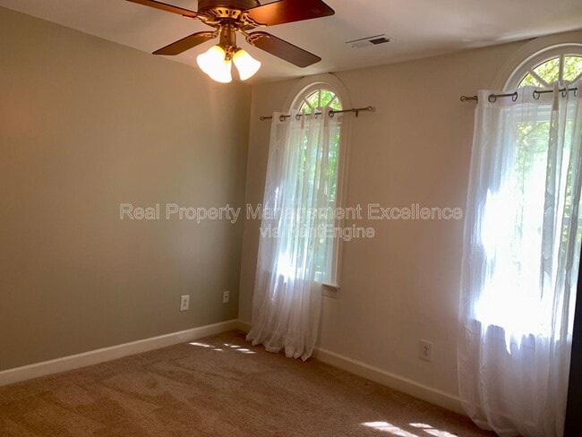 Building Photo - 2605 Diamondhitch Trail