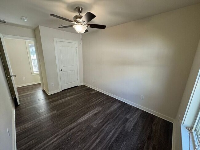 Building Photo - Pensacola - Downtown - 3 Bedroom, 2 Bathroom