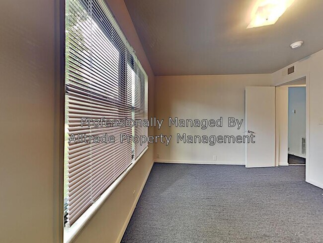 Building Photo - 5801 Russett Pl