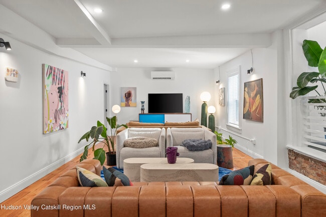 Building Photo - 417 Warren St