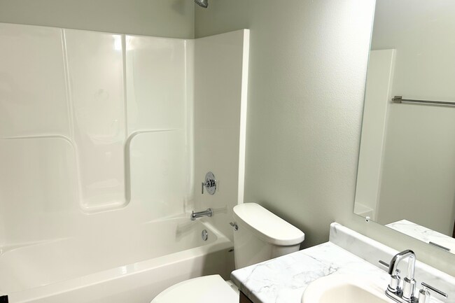 Building Photo - New Ranch Style 2 Bed 2 Bath Townhome