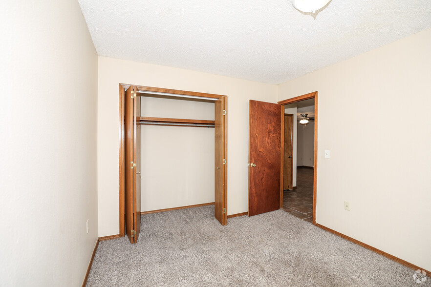 2BR, 1BA - 805SF - First Bedroom - Pleasant View Apartments