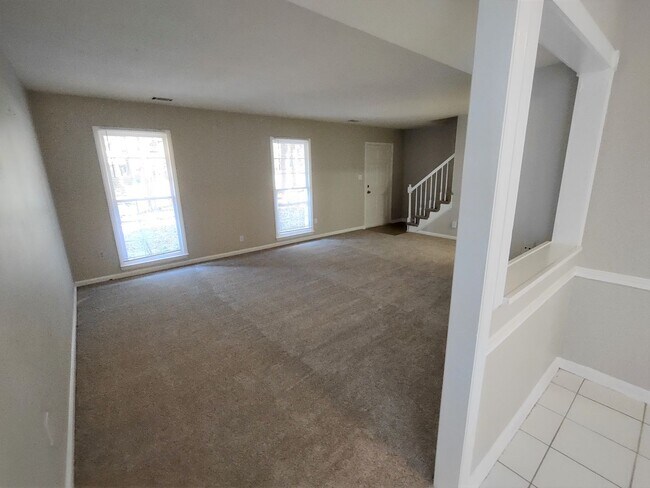 Building Photo - Beautiful Duplex Home Located in the Stone...