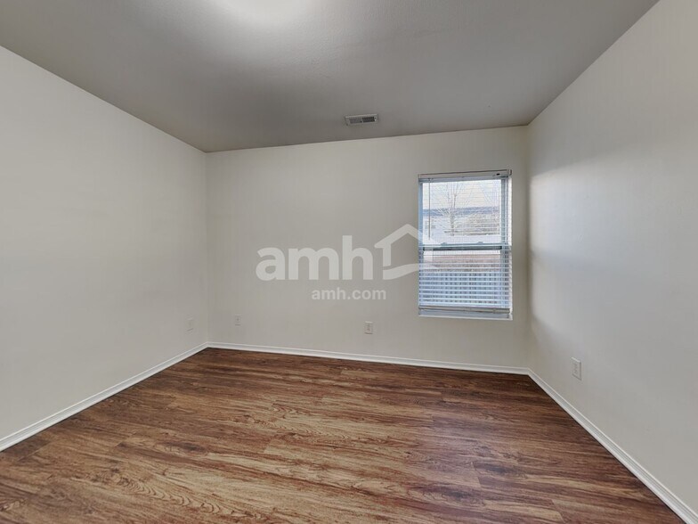 Building Photo - 8443 Redding Glen Ave