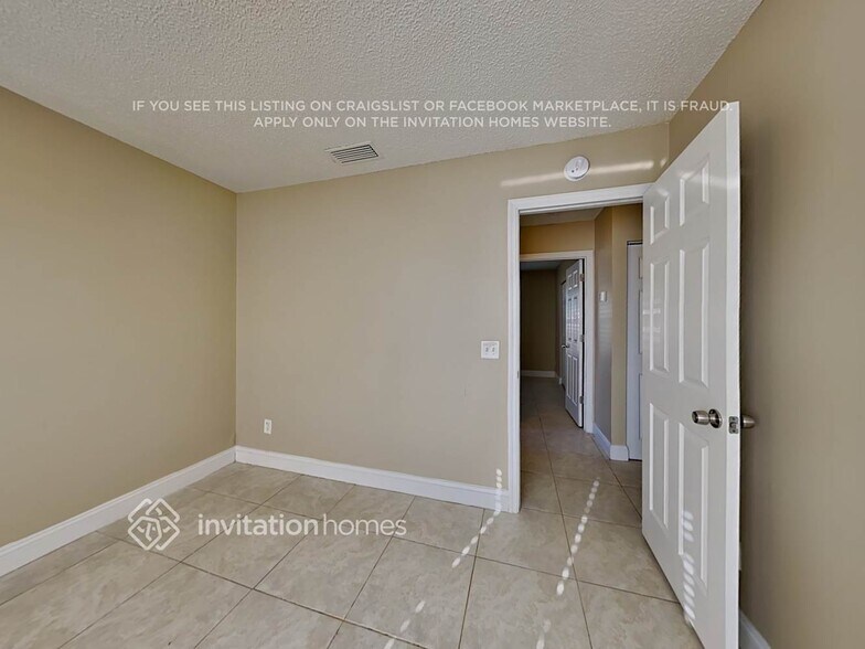 Building Photo - 359 Las Palmas St
