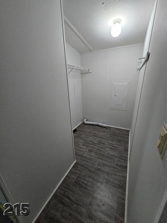 Building Photo - 215 Julia St