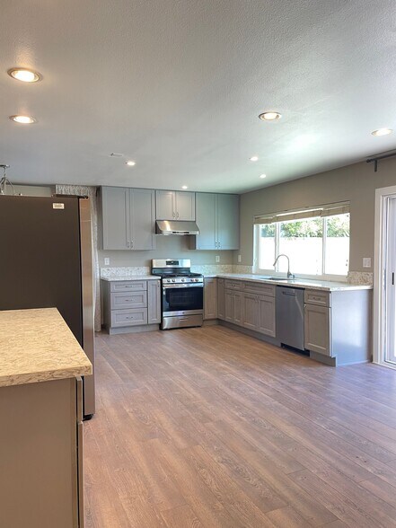 Building Photo - 1657 Cayton Ave