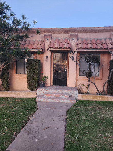 Primary Photo - 5686 Olive Ave