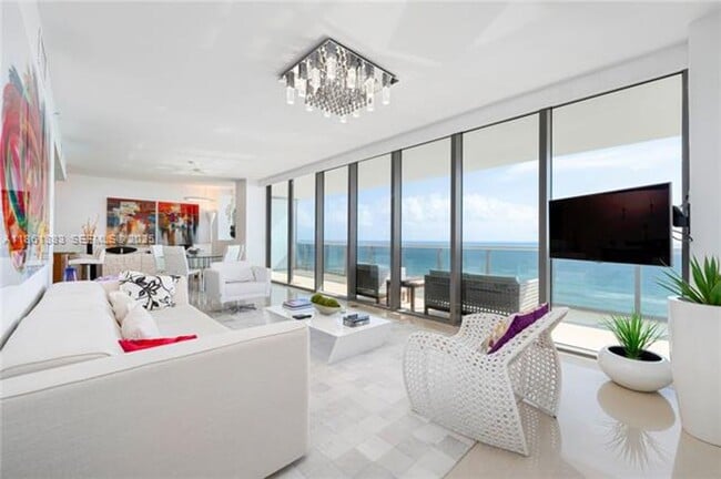 Building Photo - 5875 Collins Ave