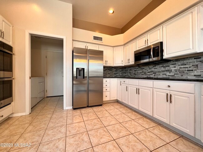 Building Photo - 10123 N Alder Spring Dr