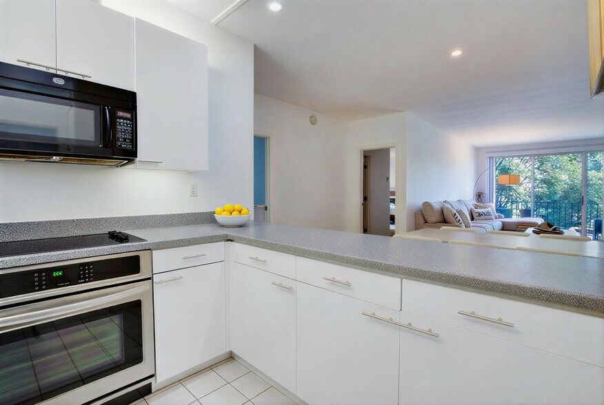 Building Photo - 900 Euclid St