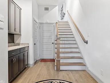 Building Photo - 1390 Arch Pl