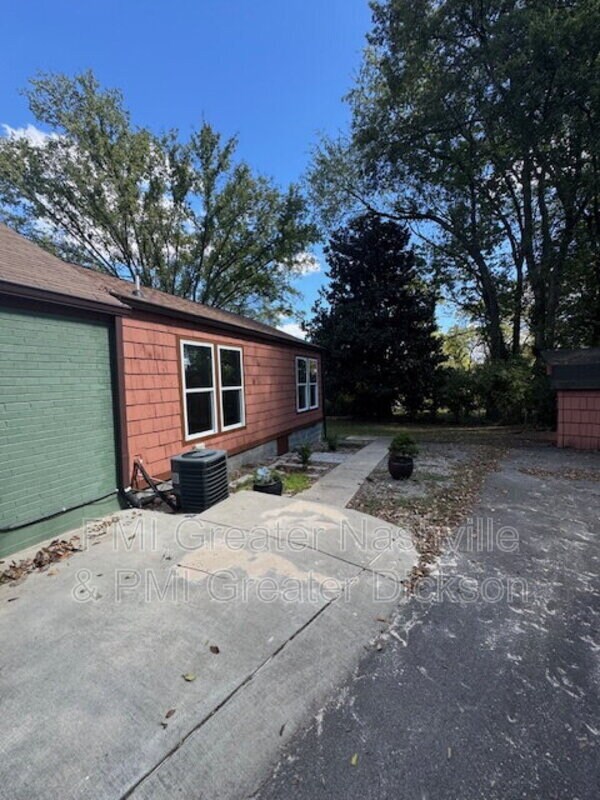 Building Photo - 1711 Golf St
