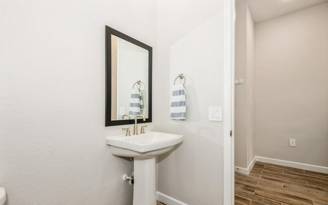 Building Photo - 4826 E Helena Dr