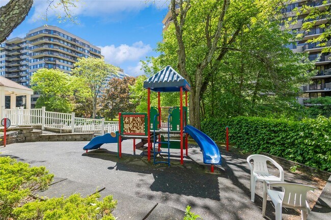 Building Photo - 28 Hillside Terrace