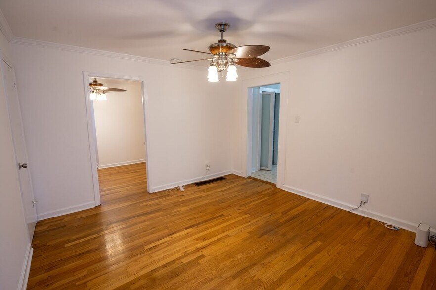 Building Photo - 1015 Avondale Ave SE