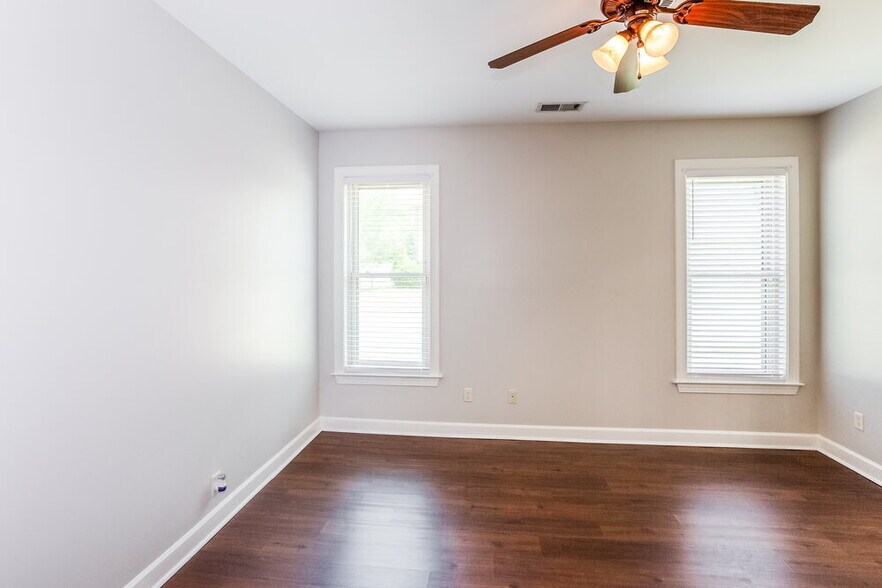 Building Photo - 7397 Brentridge Dr