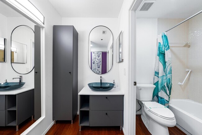 Building Photo - 800 Hudson Ave