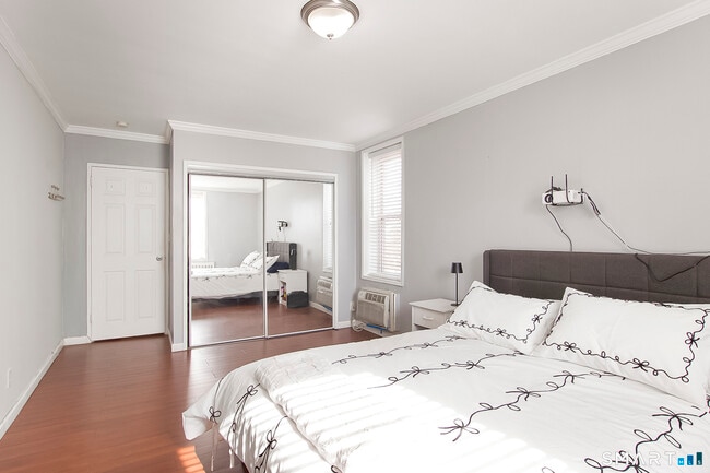 Building Photo - 7 4th St