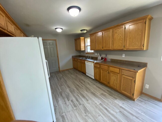 Building Photo - Clifton Duplex