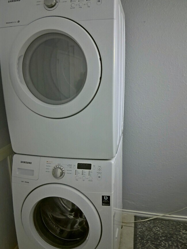 Building Photo - 11949 Termini-San Luis Pass Rd